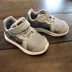 Nike grey toddler shoes 6